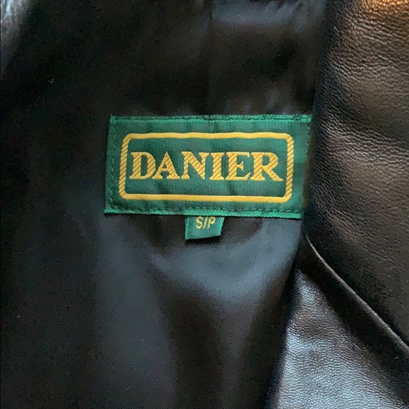 Danier Black fitted dbl breasted leather jacket - Picture 13 of 16